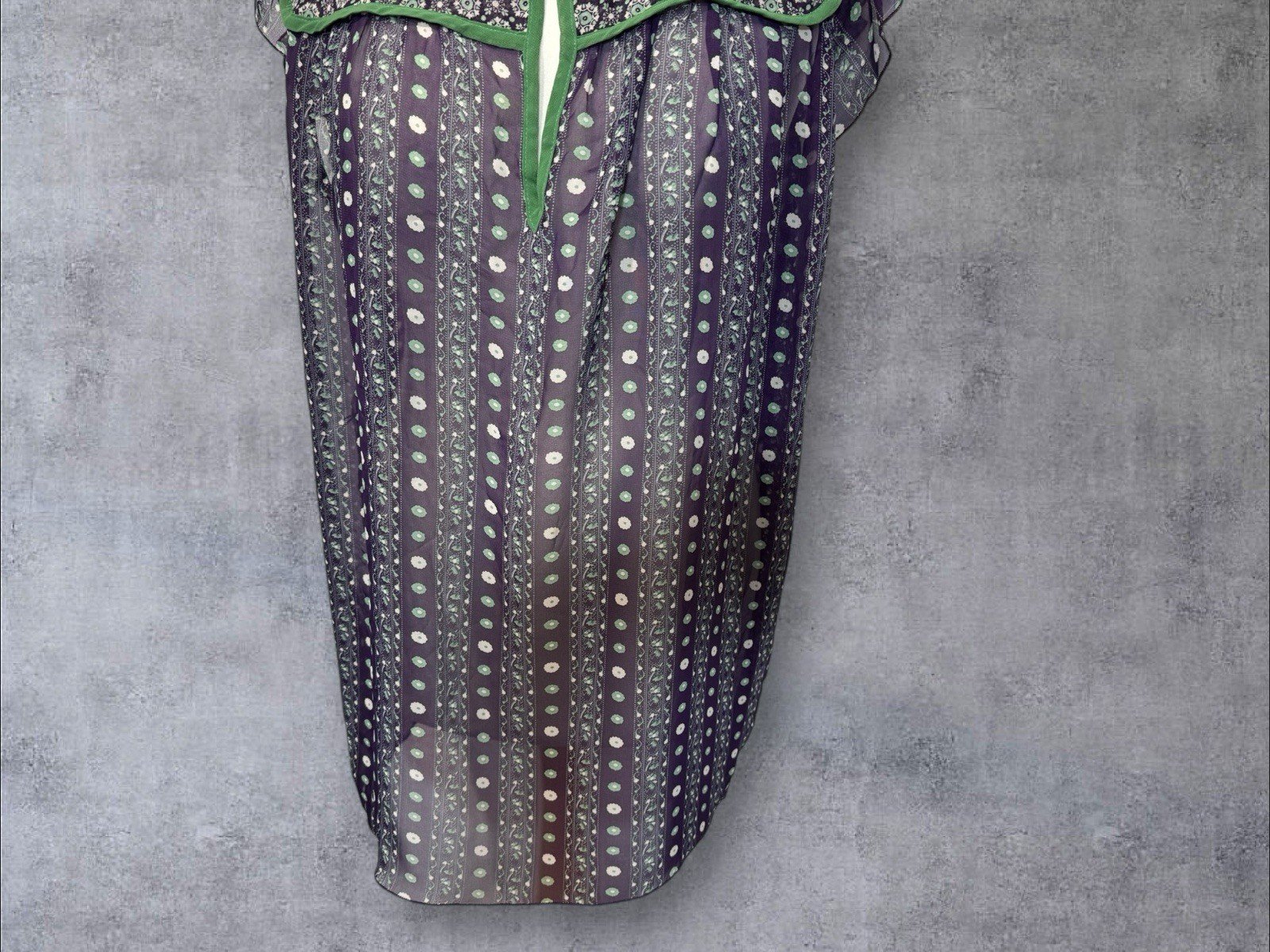 Le Chateau Purple Floral Flowy Blouse Scoop Neck With Yolk Size 12