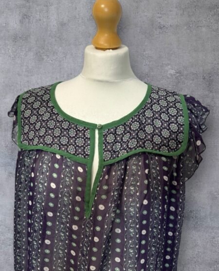 Le Chateau Purple Floral Flowy Blouse Scoop Neck With Yolk Size 12