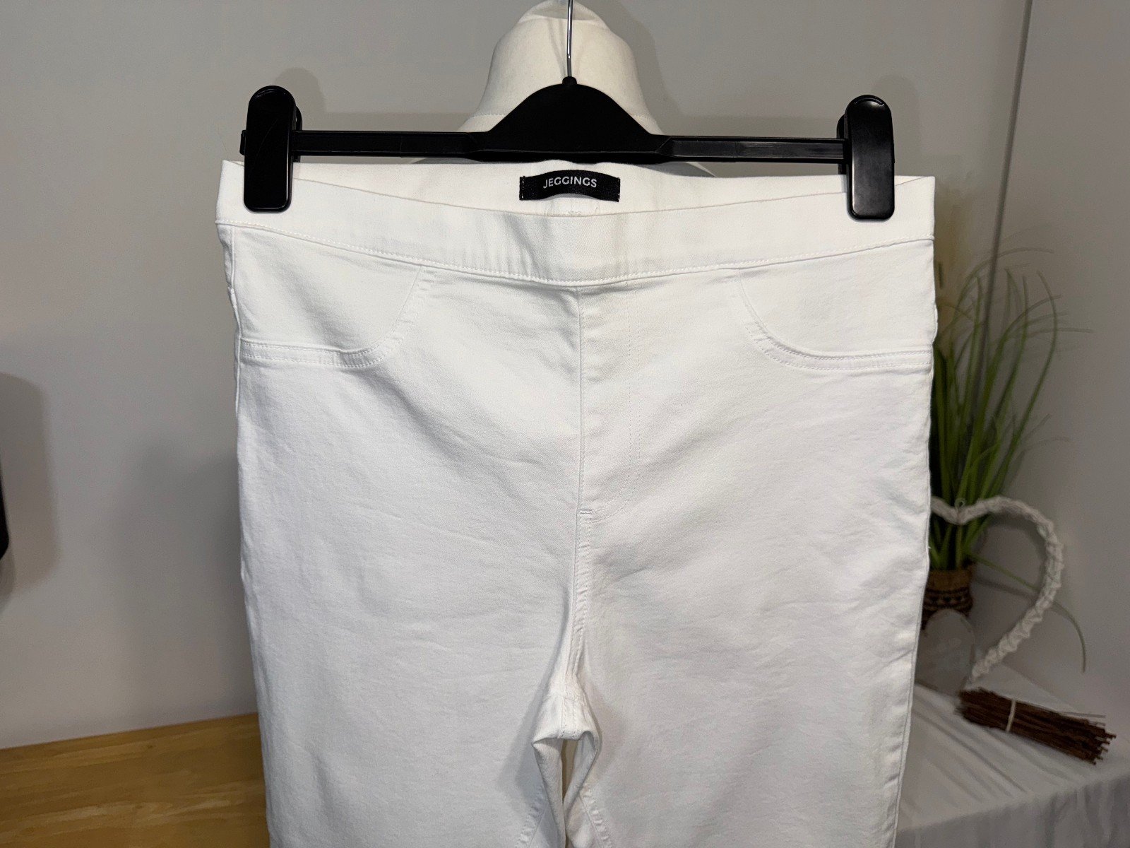 M&S SOFT WHITE STRETCH JEGGINGS SIZE 12S