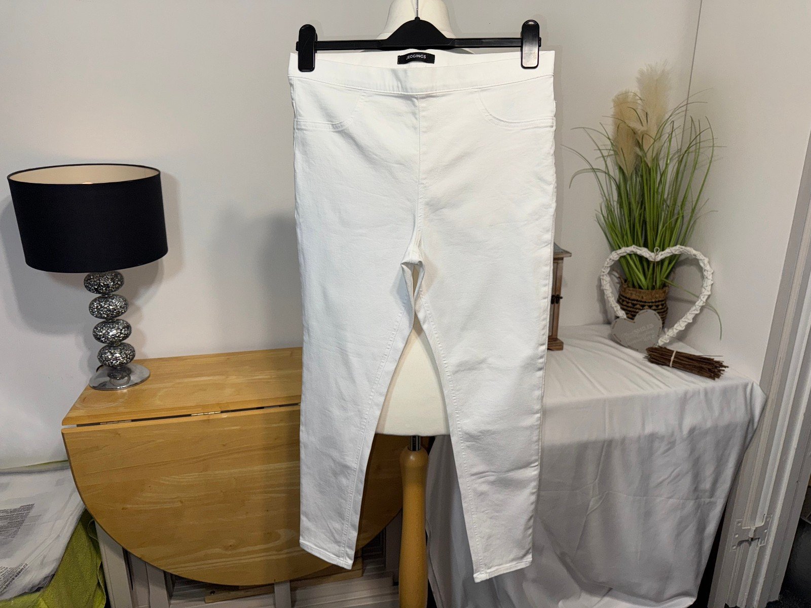 M&S SOFT WHITE STRETCH JEGGINGS SIZE 12S