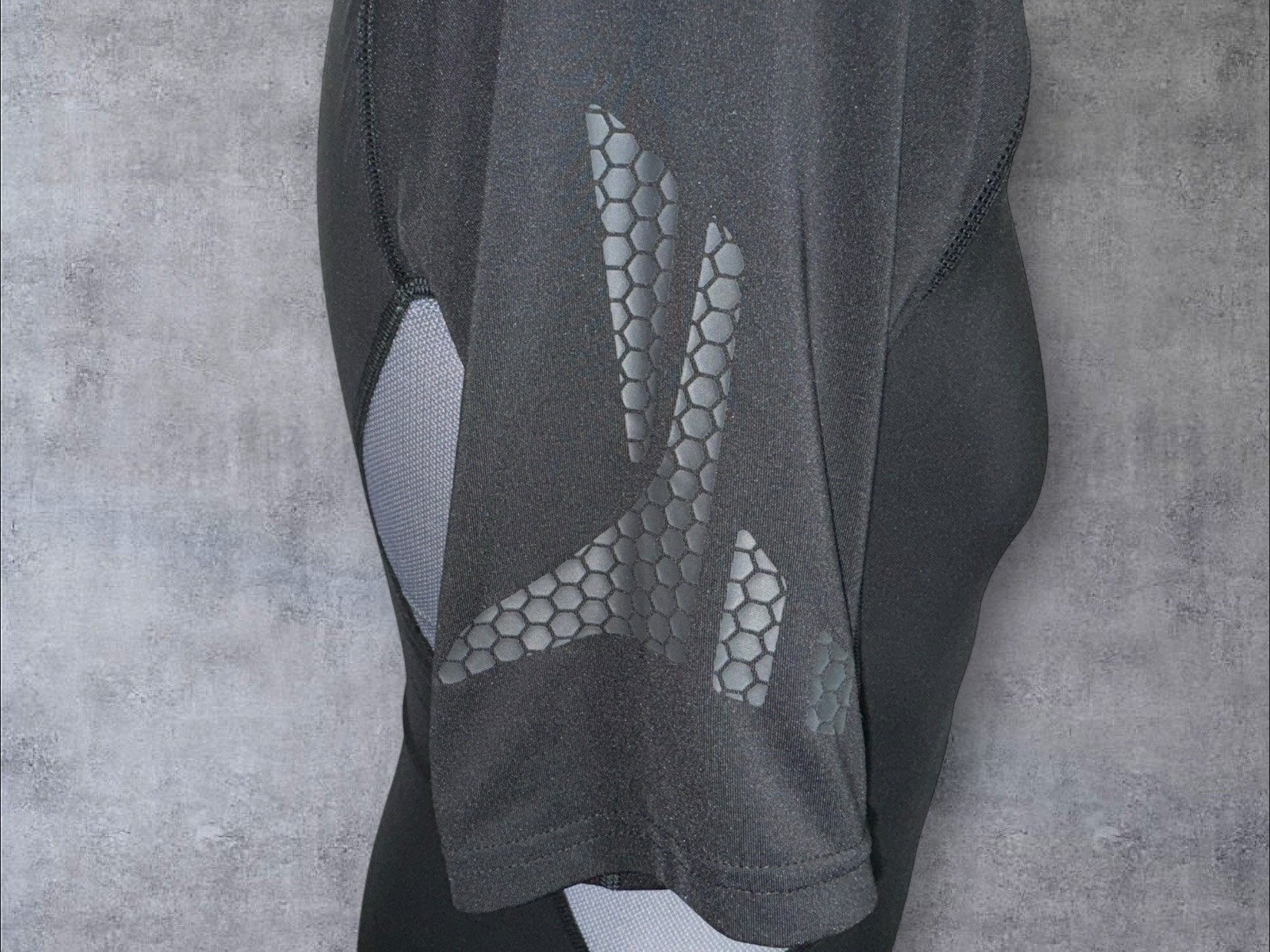 Adidas Tech fit Active Compression Training Top Motifs Size In Description.