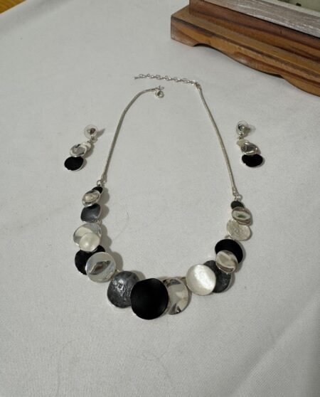 BOUTIQUE NECKLACE AND DROP EARINGS