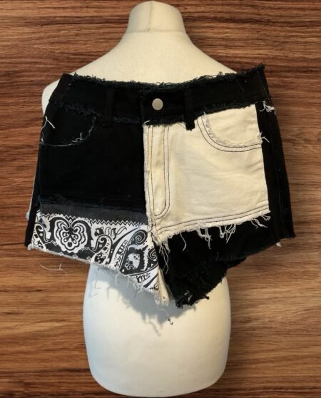 Black And White Raw Edge Shorts Zip Button Close Size S
