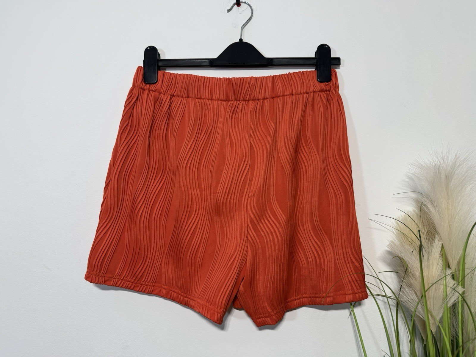 Coral Textured Wave Stretch High Waisted Shorts Size 12-14