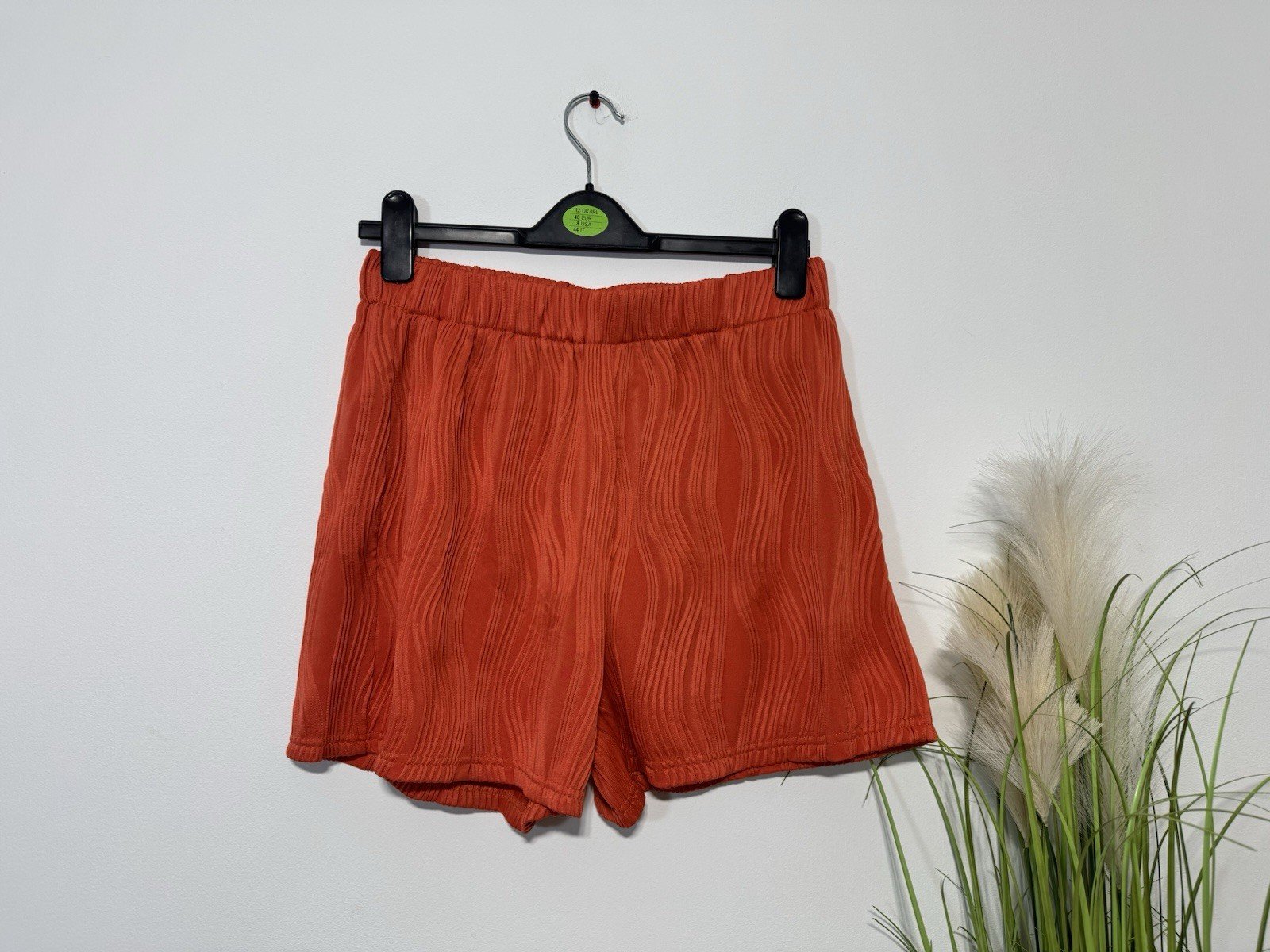 Coral Textured Wave Stretch High Waisted Shorts Size 12-14