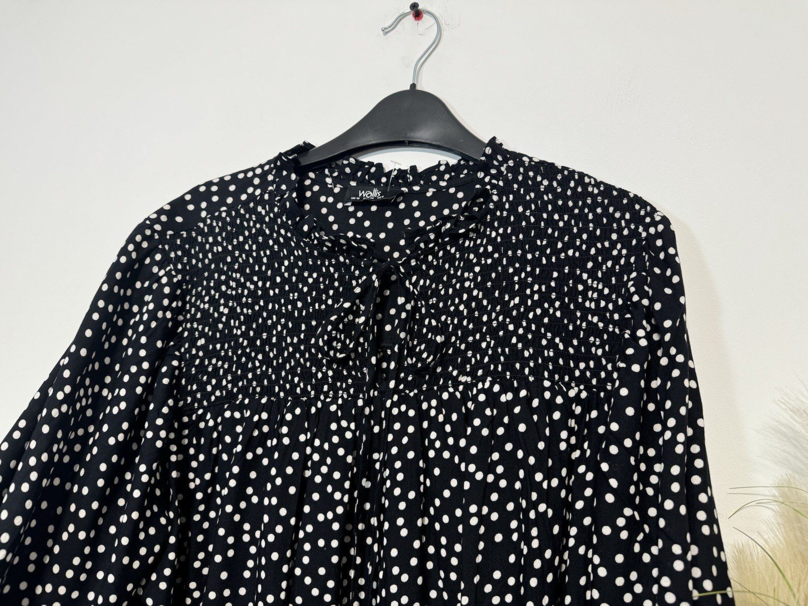 Wallis Black Polka Dot Shirring Yolk & Cuff Tie Ruffle Collar Blouse Size 10