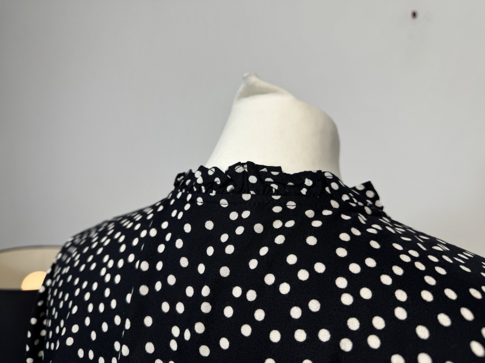 Wallis Black Polka Dot Shirring Yolk & Cuff Tie Ruffle Collar Blouse Size 10