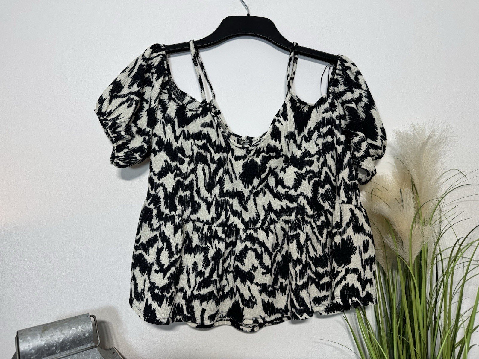Black & Cream Print Cold Shoulder Peplum Top Size 16