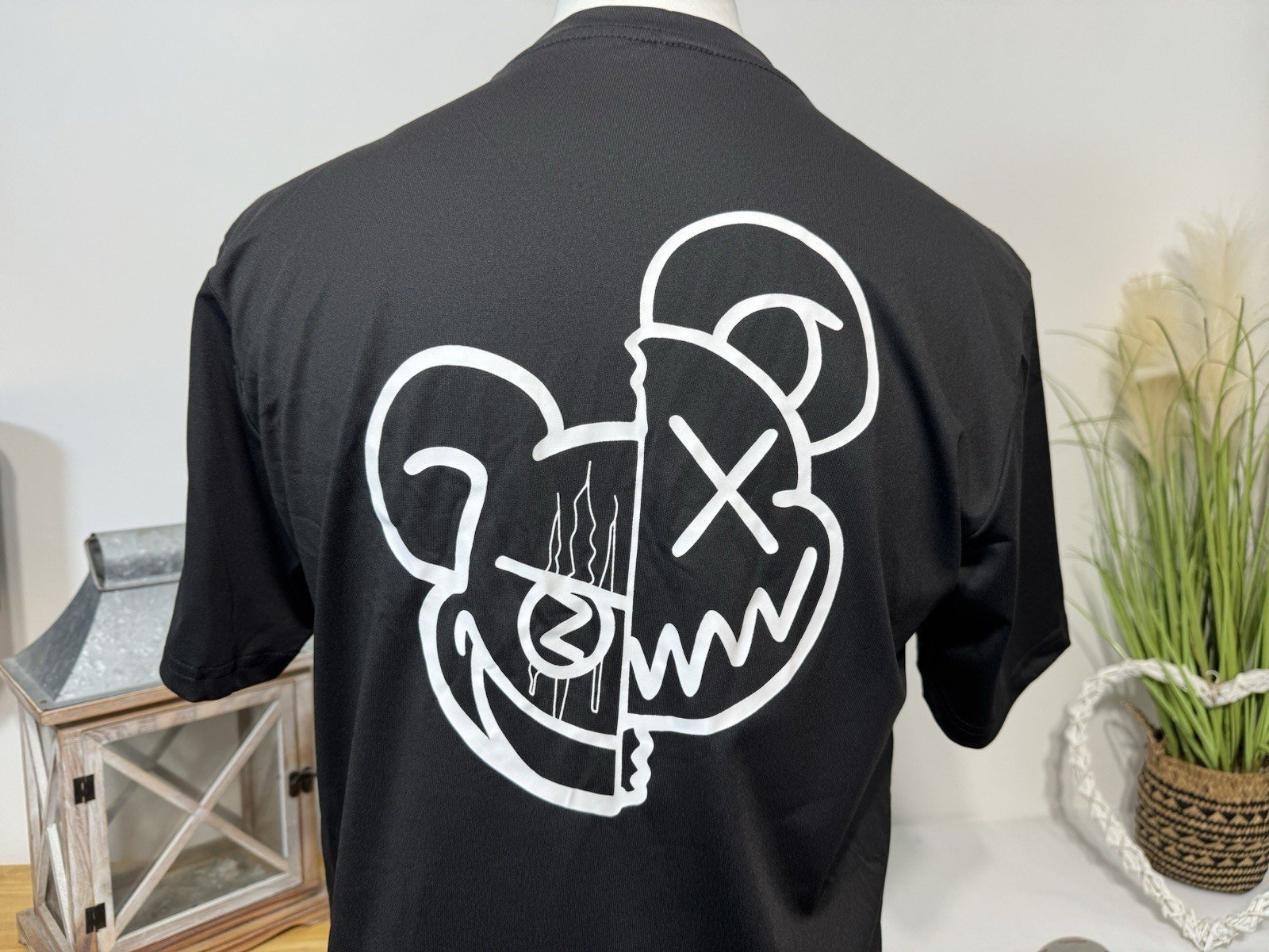 Black face graphic T-Shirt size M