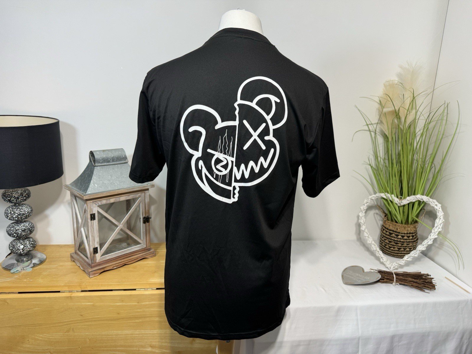 Black face graphic T-Shirt size M