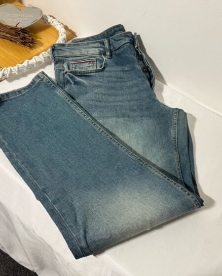 Bleach Washed Vintage Straight Button Close Jeans W34 L32