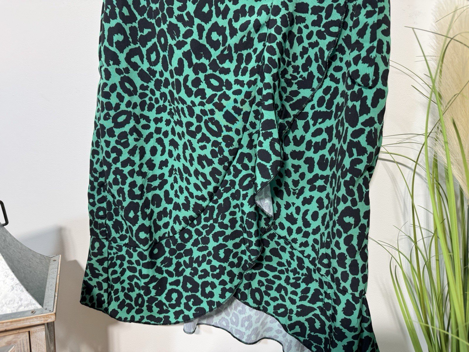 Boohoo Green Leopard Print Wrap Skirt Frill Hem Button Close Size 8