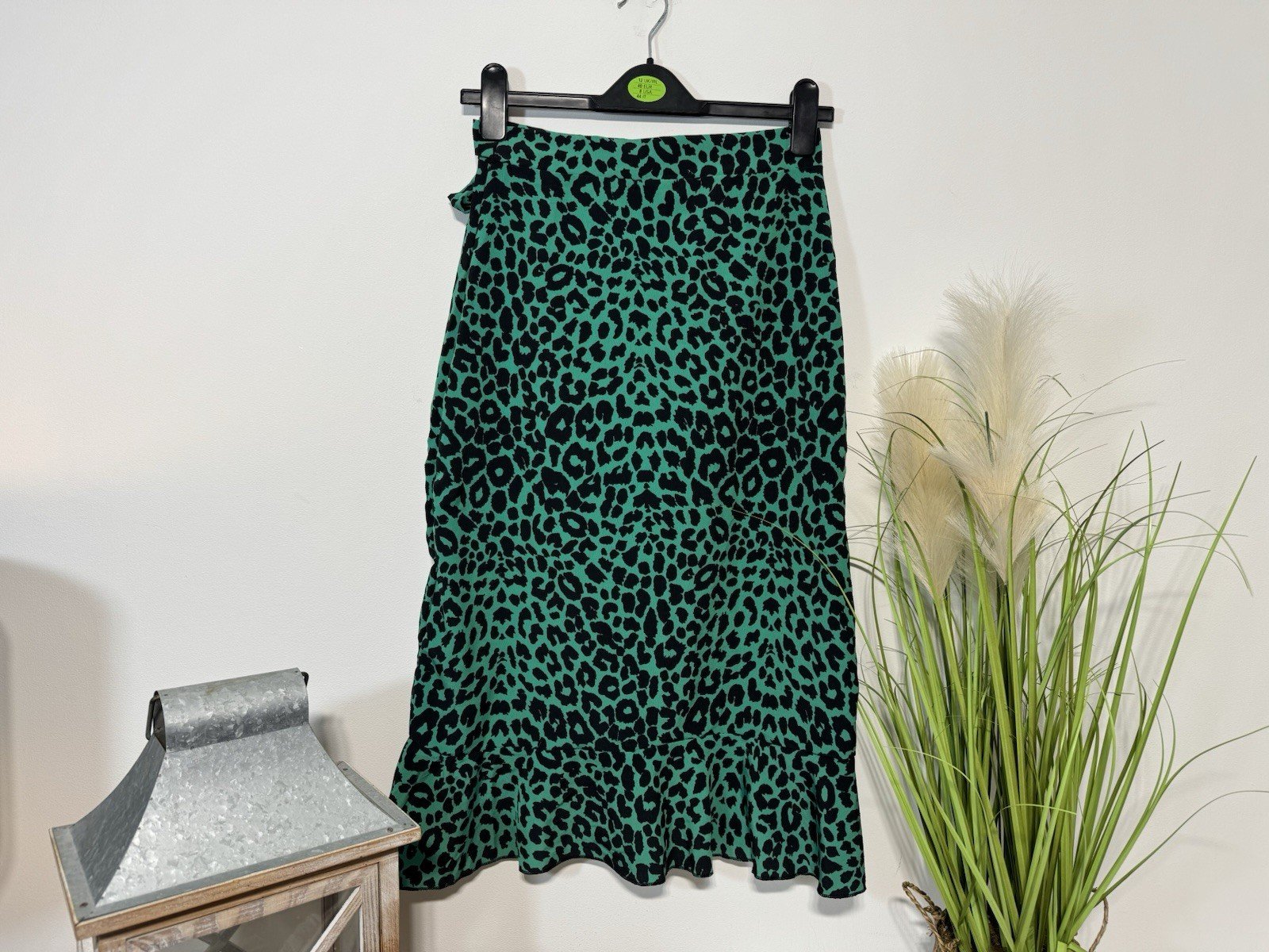Boohoo Green Leopard Print Wrap Skirt Frill Hem Button Close Size 8