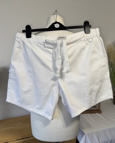 Medallion Mens White Denim Shorts With Hidden Button Close Waist 36in