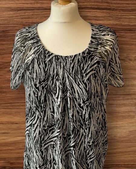 Black White Patterned Lined Blouse Scoop Neck Elastic Hem Size 16