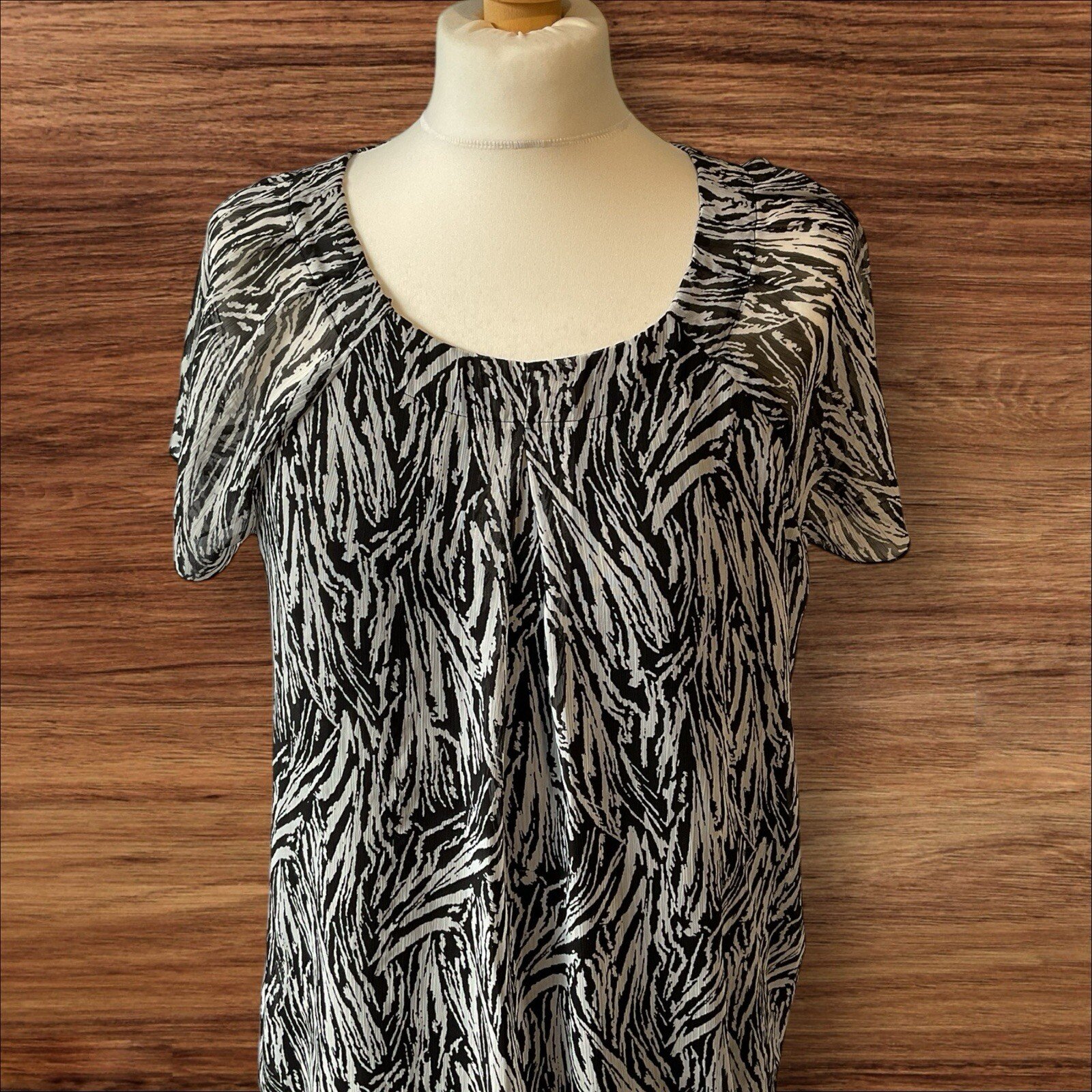 Black White Patterned Lined Blouse Scoop Neck Elastic Hem Size 16