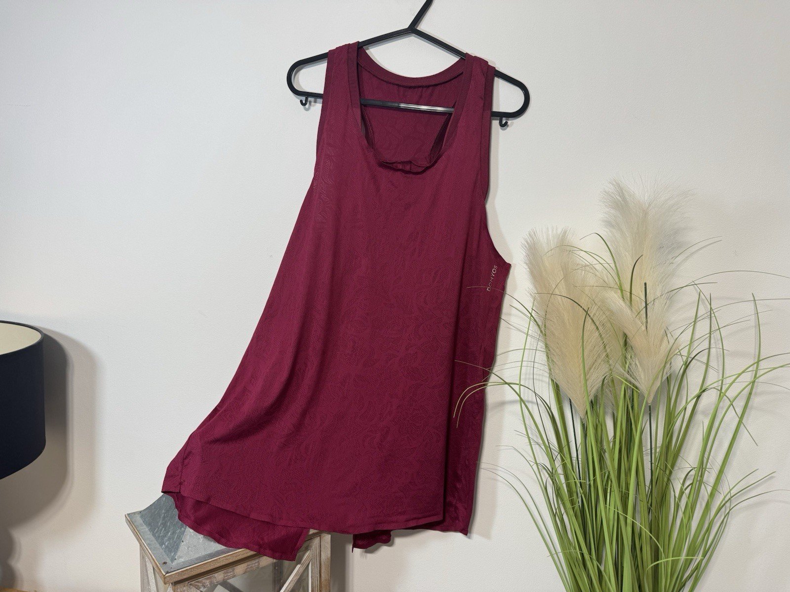 Domyos Burgundy Paisley Embossed Racer Back Workout Top Size 10