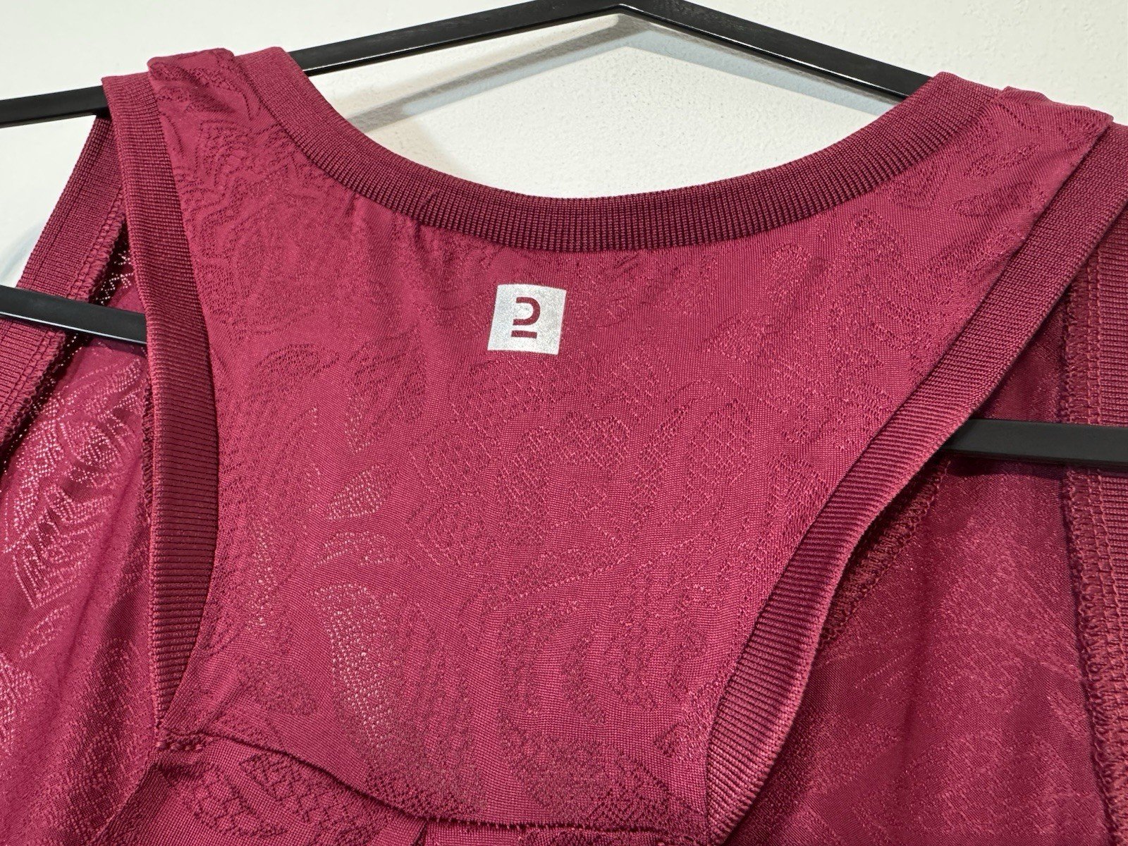 Domyos Burgundy Paisley Embossed Racer Back Workout Top Size 10