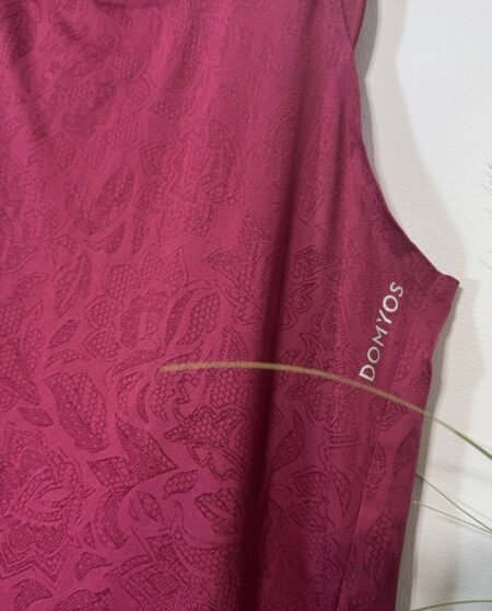 Domyos Burgundy Paisley Embossed Racer Back Workout Top Size 10