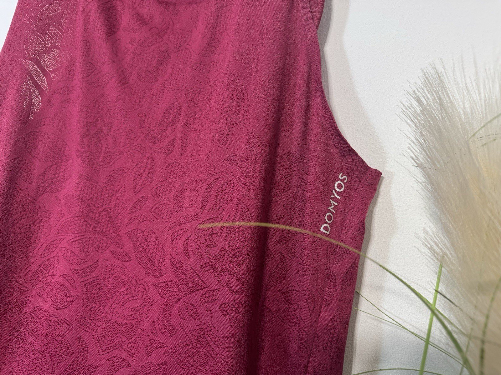 Domyos Burgundy Paisley Embossed Racer Back Workout Top Size 10