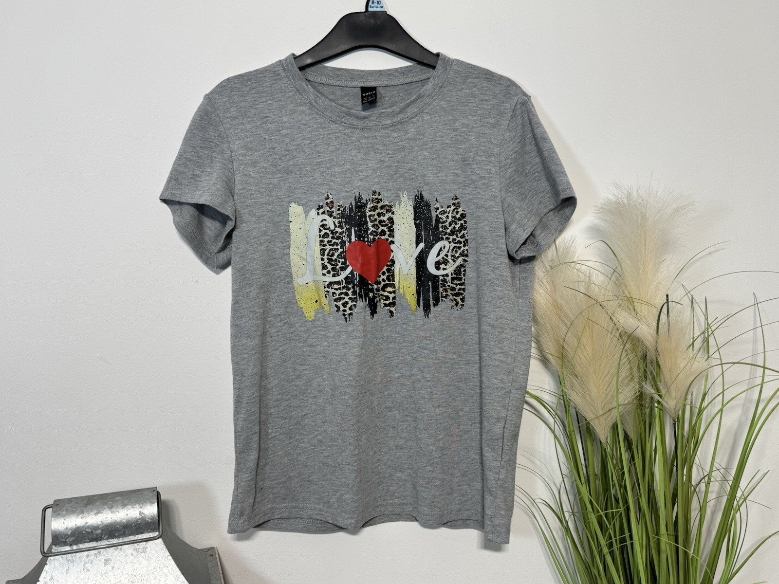 Grey Love Graphic Short Sleeve T-Short Size M