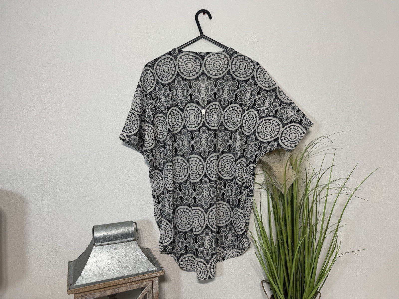 Isabel Floral Lacey Texture Zip V-Neck Raglan Sleeve Top Size 10