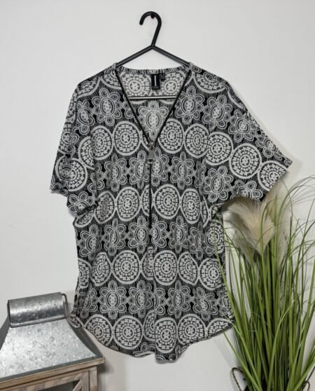 Isabel Floral Lacey Texture Zip V-Neck Raglan Sleeve Top Size 10