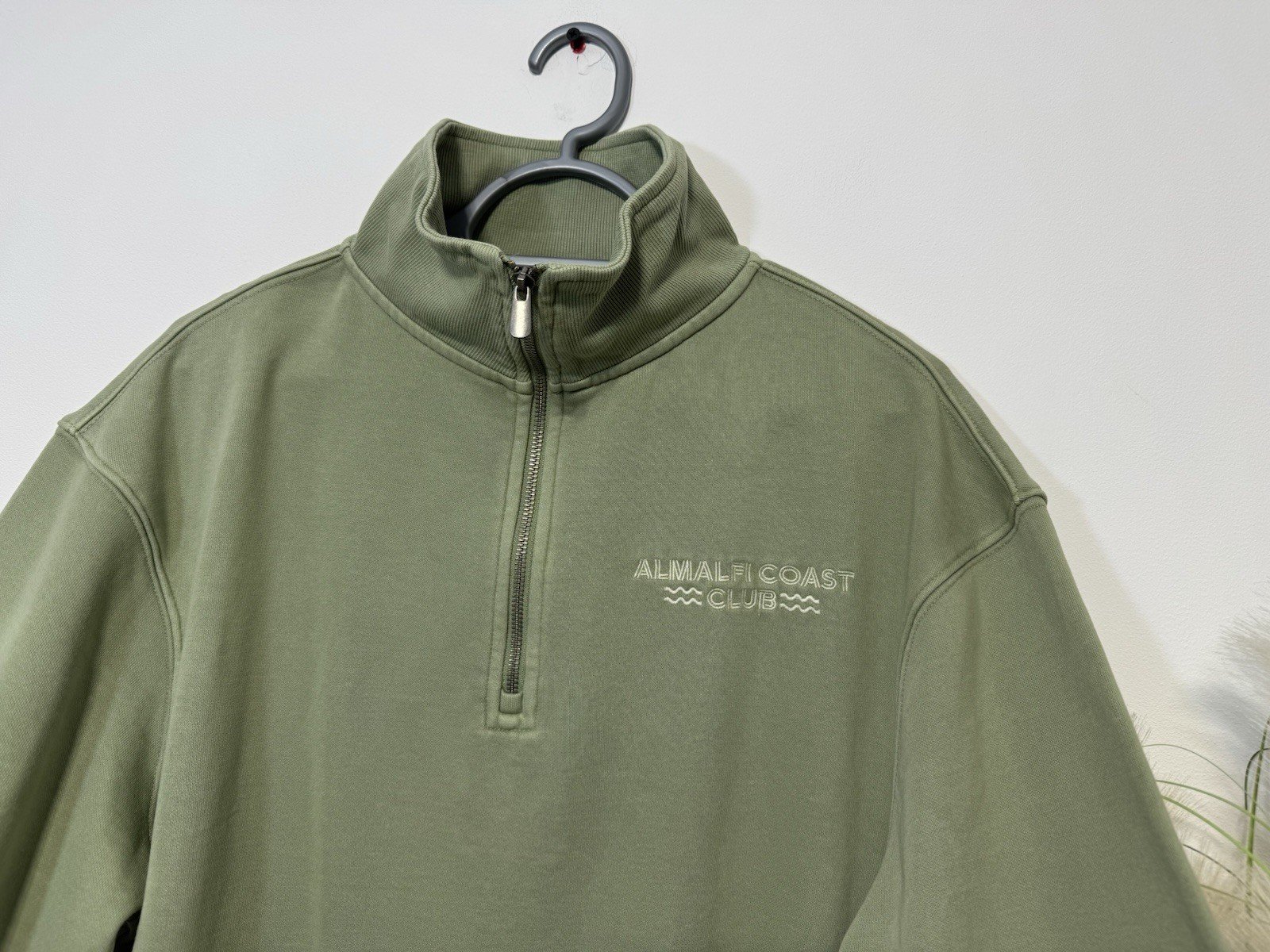 Khaki Almalfi Coast Club Graphic 1/4 Zip High Neck Sweatshirt Size 14