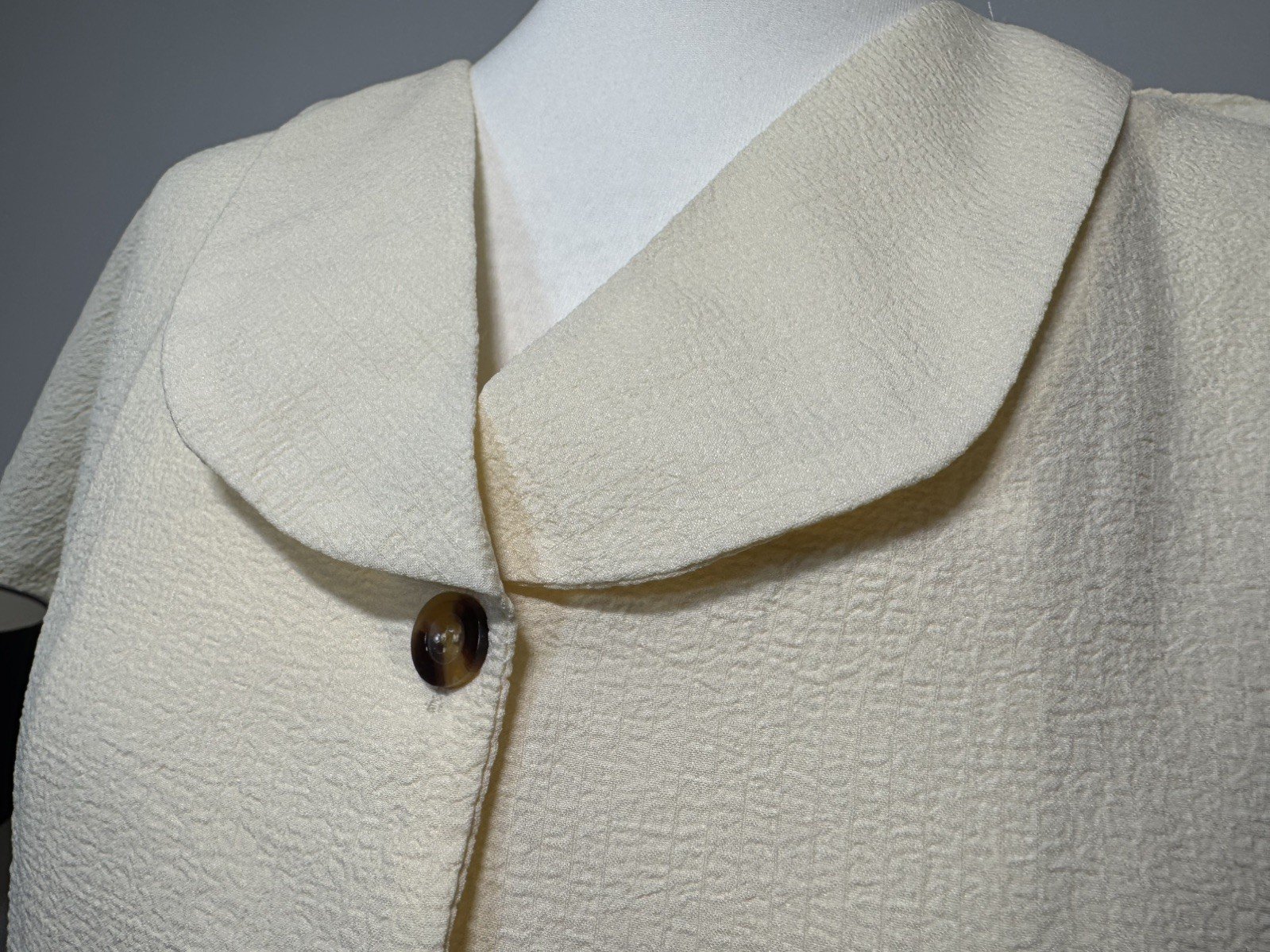 Cream Crinkle Fitted Short Raglan Sleeve Blouse Size M