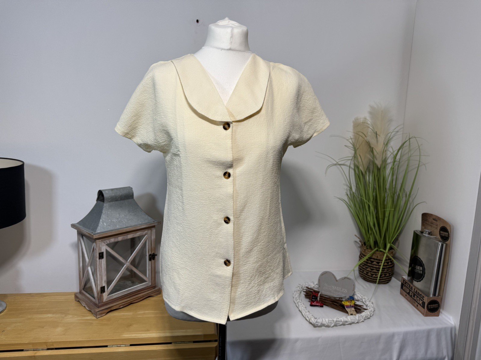 Cream Crinkle Fitted Short Raglan Sleeve Blouse Size M