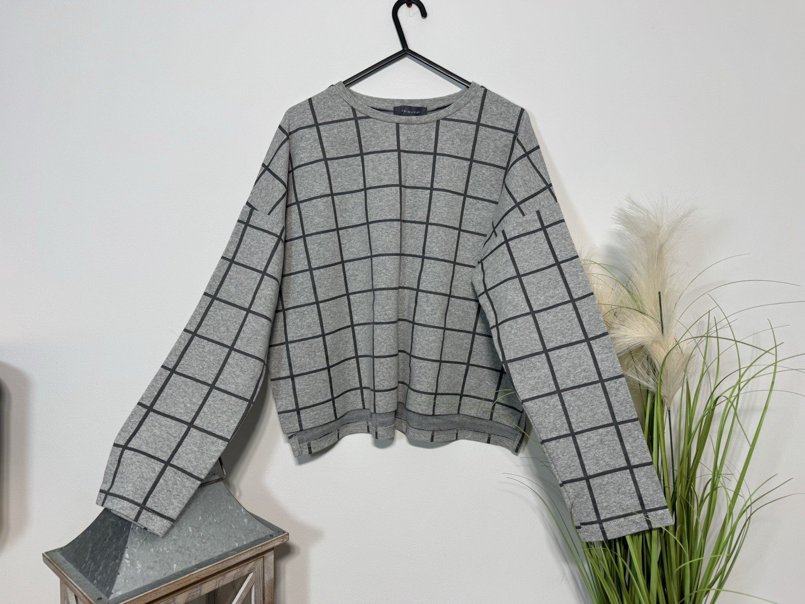 Grey Check Sweatshirt Size M