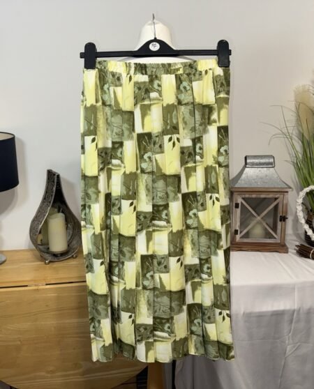 Roman Shades Of Green Pleated Skirt Elasticated Waist Size 20