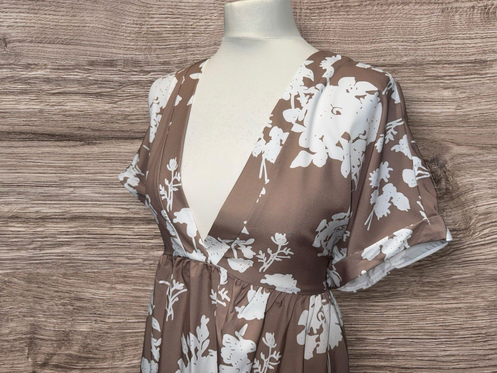 Beige Floral Stretch Summer Dress V Neck Cap Sleeve Tiered Hemline Size XL