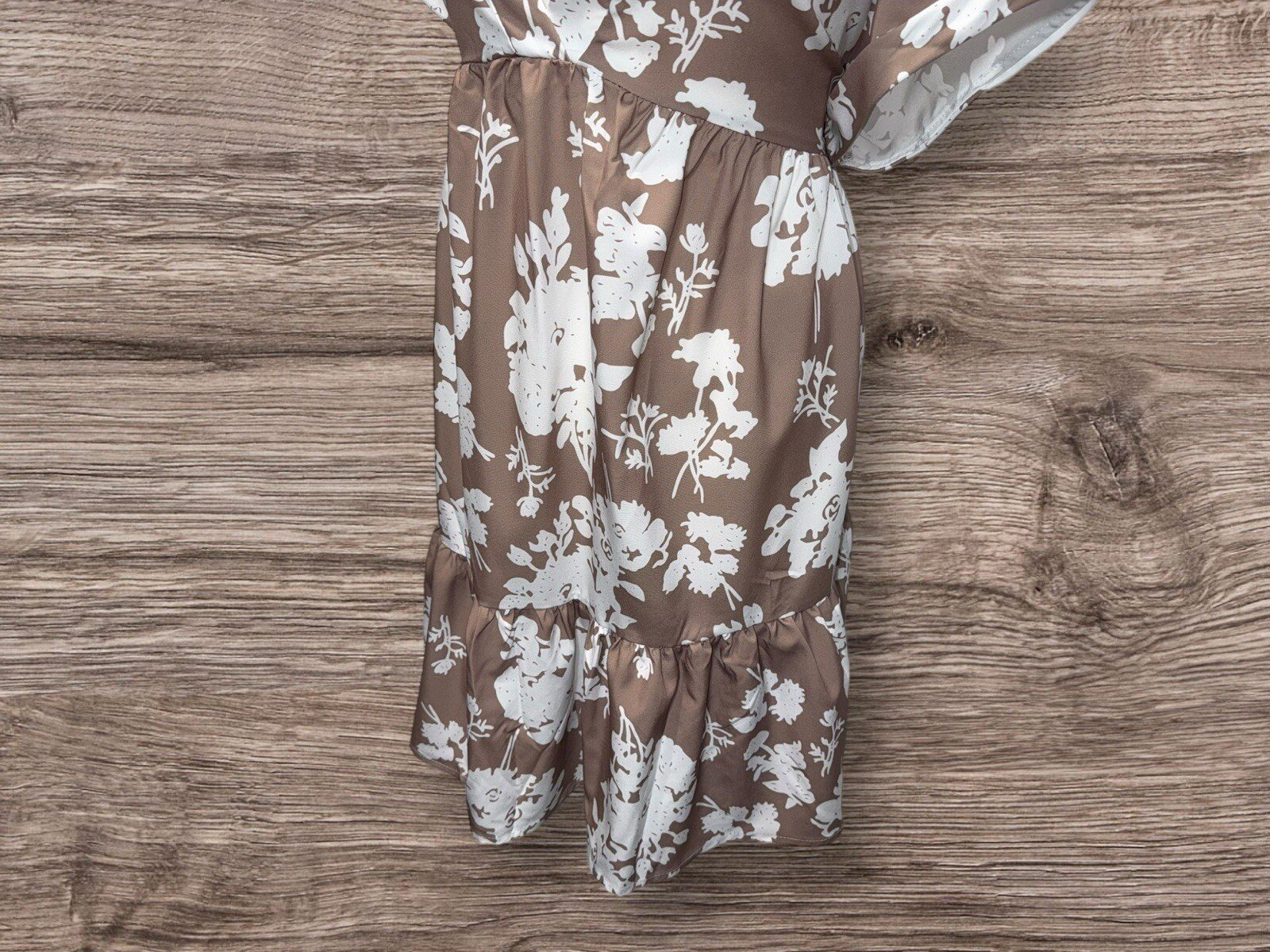 Beige Floral Stretch Summer Dress V Neck Cap Sleeve Tiered Hemline Size XL
