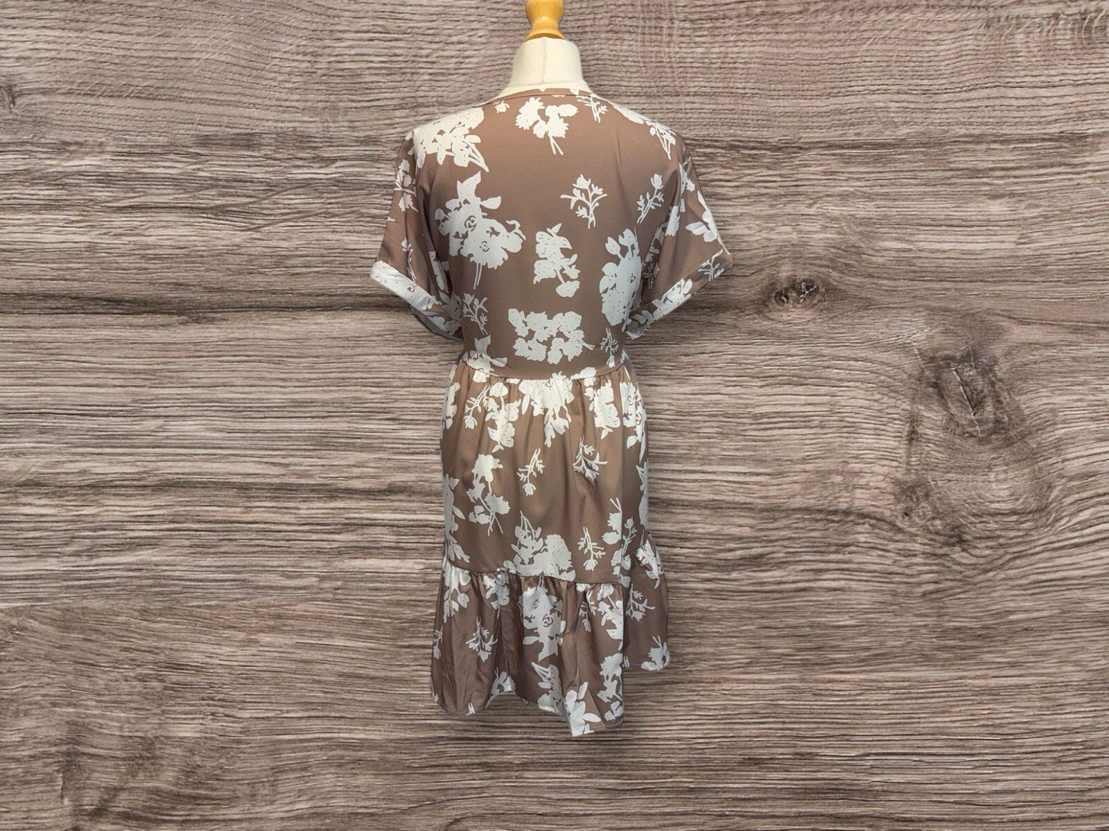 Beige Floral Stretch Summer Dress V Neck Cap Sleeve Tiered Hemline Size XL