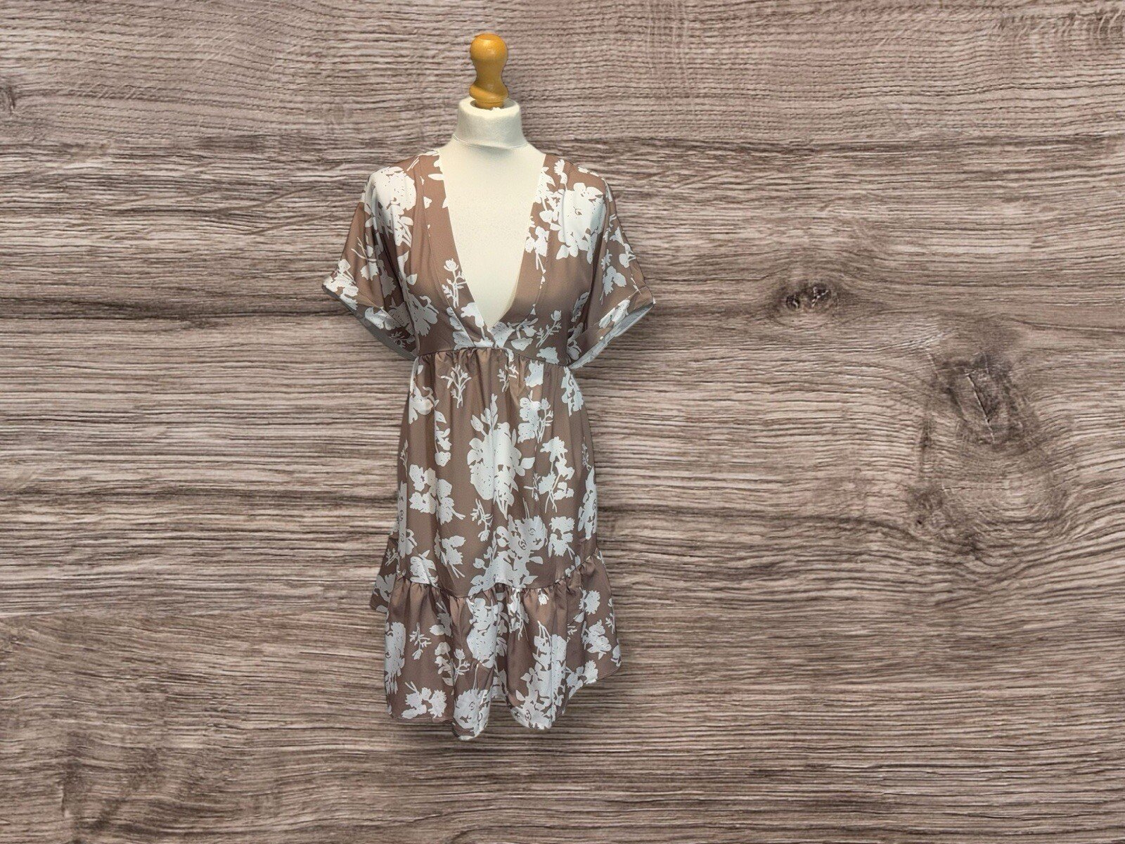 Beige Floral Stretch Summer Dress V Neck Cap Sleeve Tiered Hemline Size XL