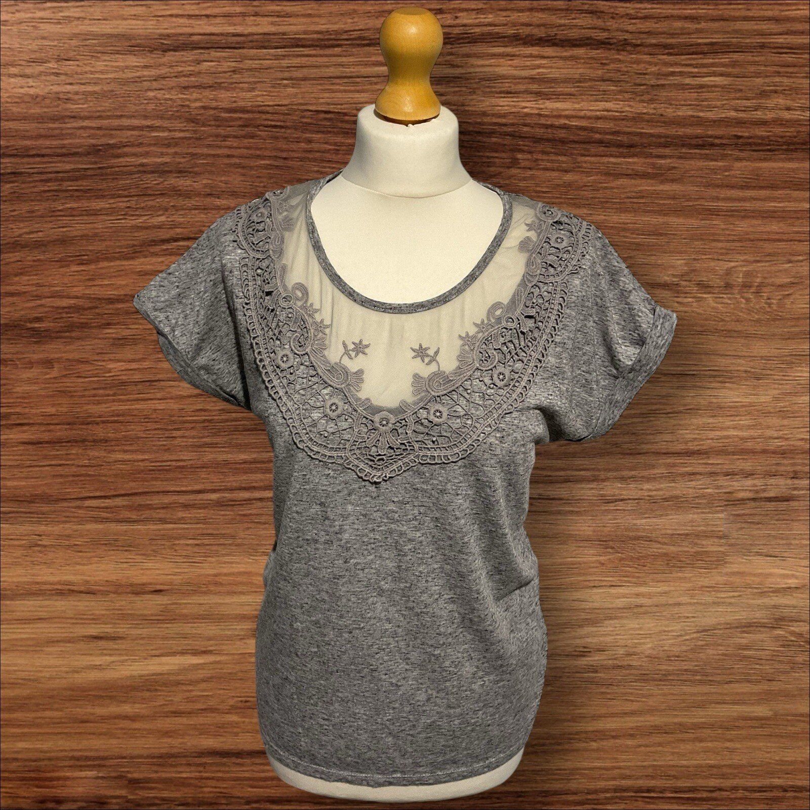 Beth Jordan Grey Fleck Top Net Neck Detail With Floral Pattern Cap Sleeve Size M