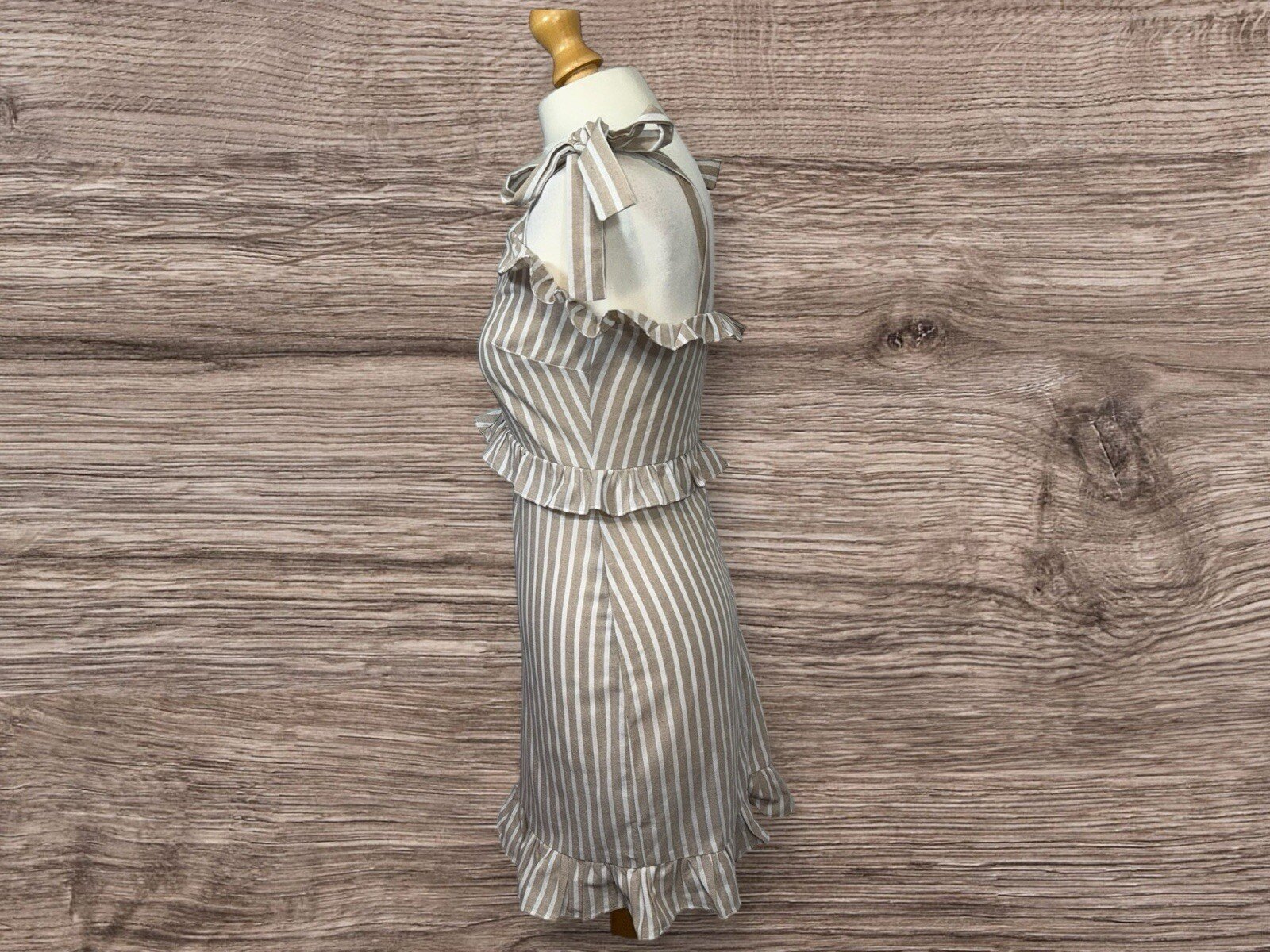 Boohoo Striped Dress With Tie Straps Frill Waist And Hem Size 8