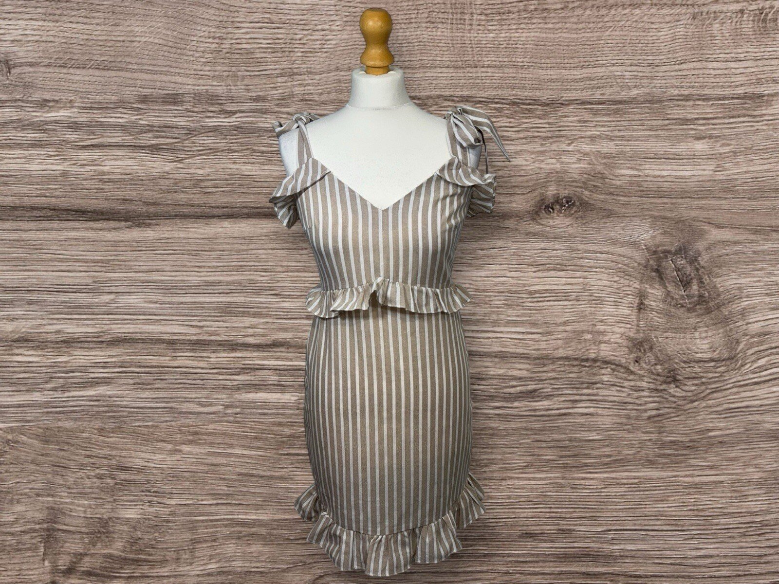 Boohoo Striped Dress With Tie Straps Frill Waist And Hem Size 8
