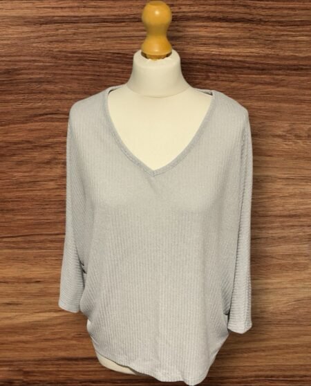Light Grey Ribbed Top Batwing Sleeve Rond Neck Size M
