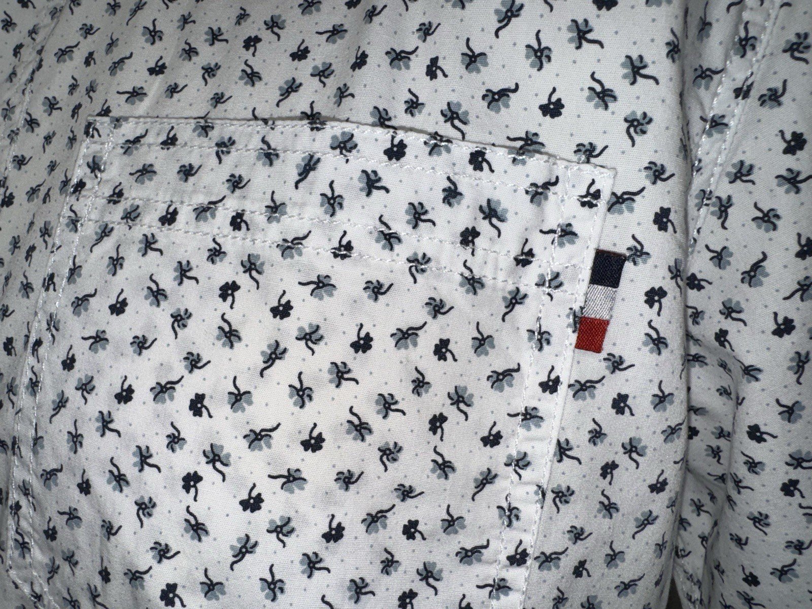 Anything White Floral Short Sleeve Shirt Size M