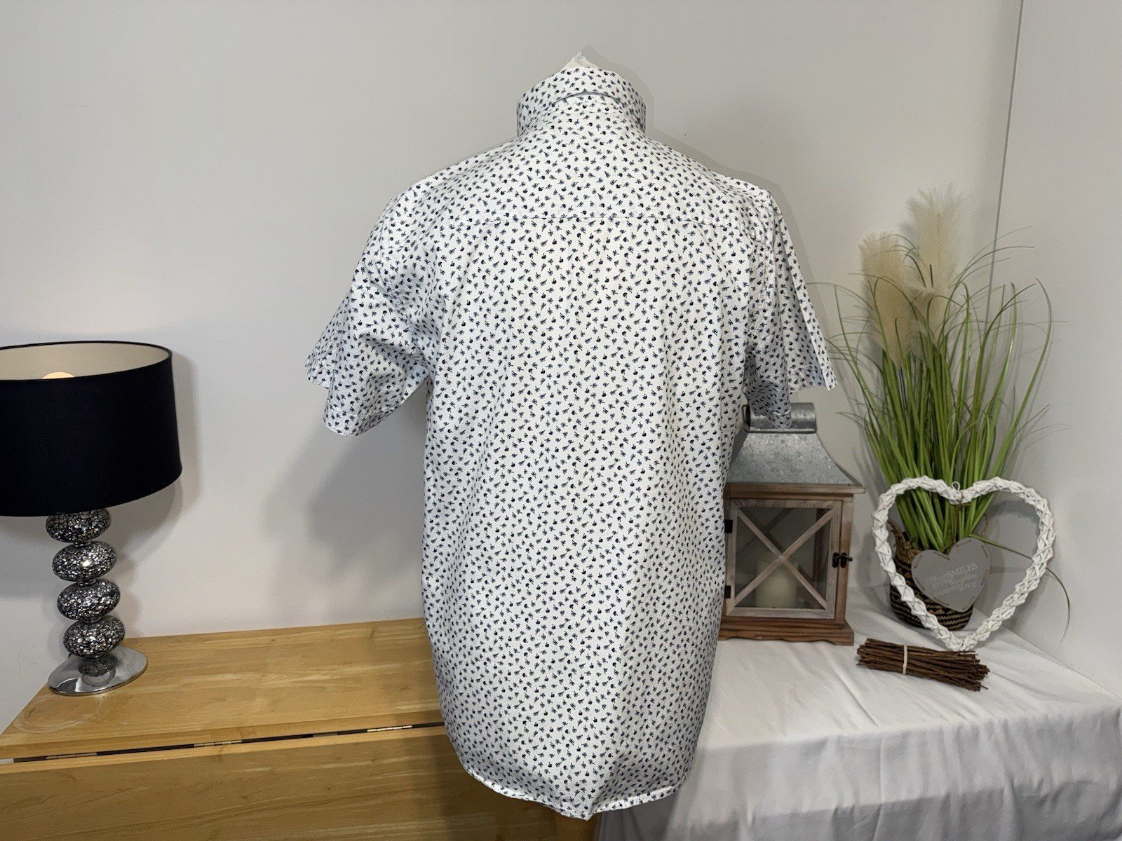 Anything White Floral Short Sleeve Shirt Size M