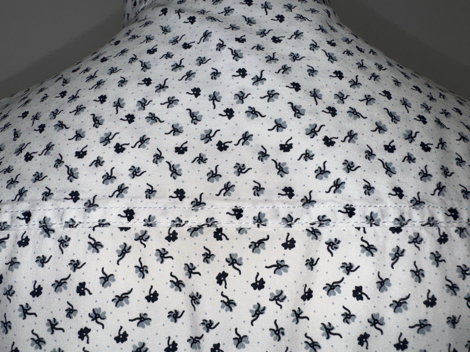 Anything White Floral Short Sleeve Shirt Size M