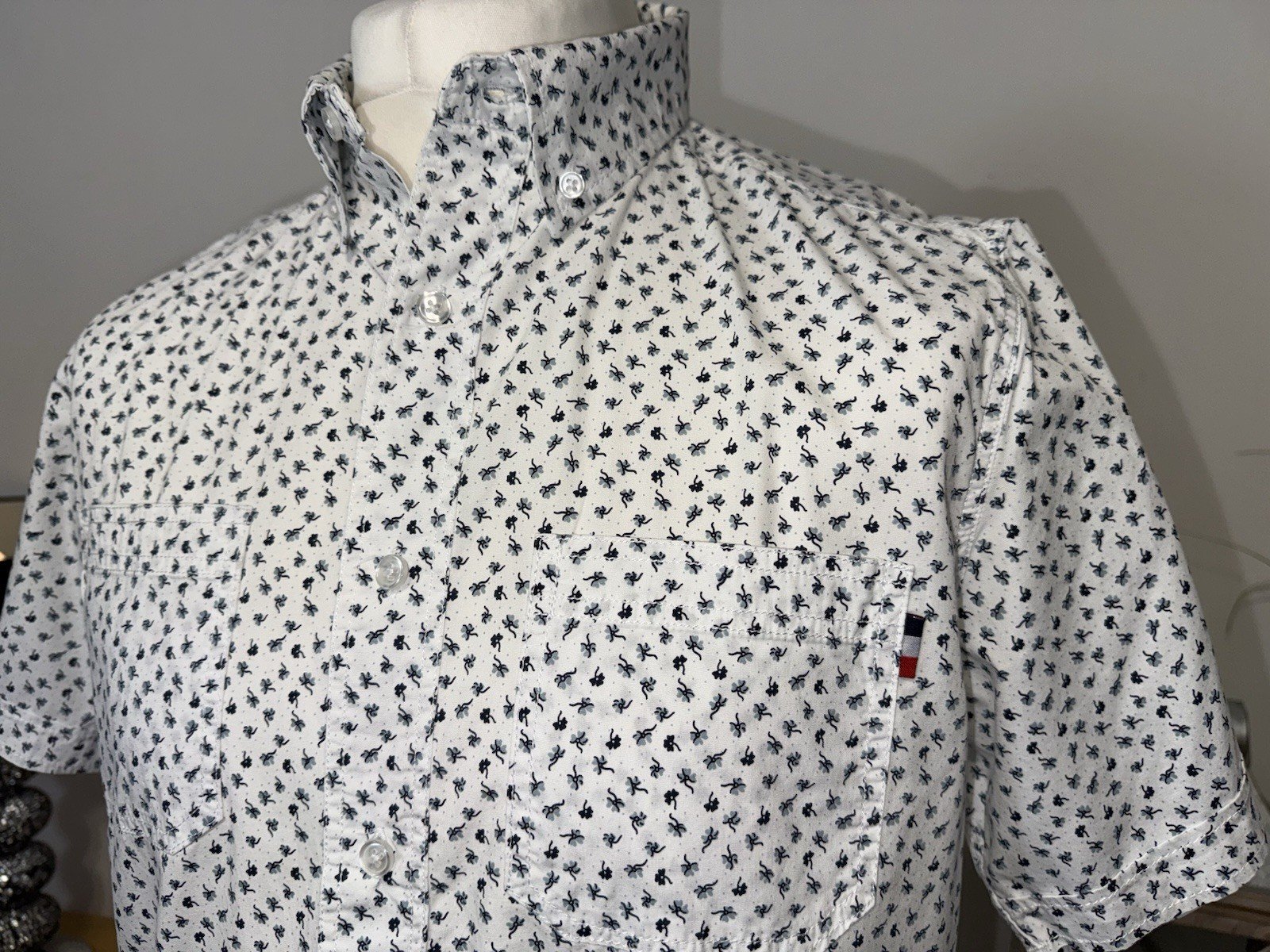 Anything White Floral Short Sleeve Shirt Size M