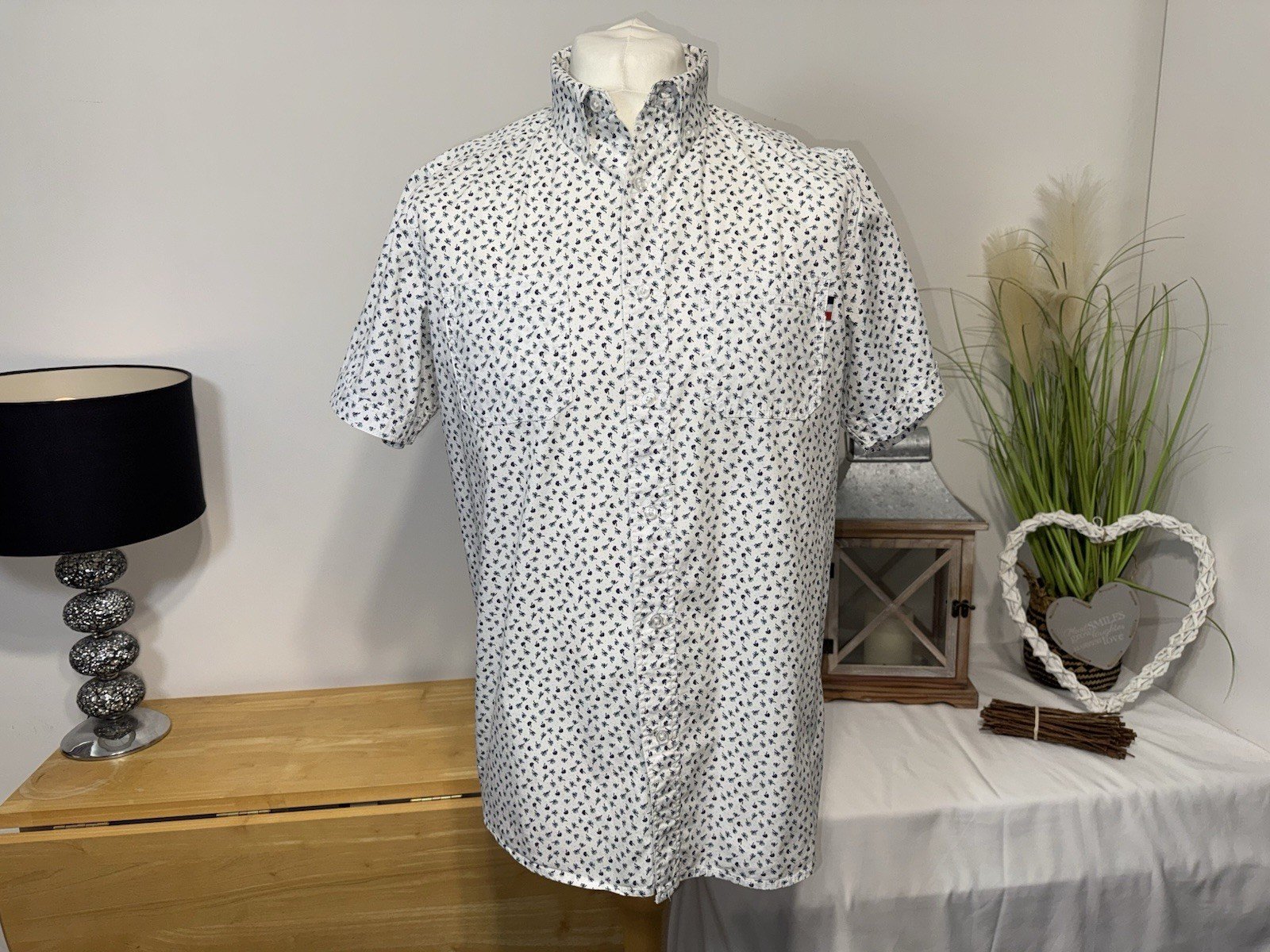 Anything White Floral Short Sleeve Shirt Size M