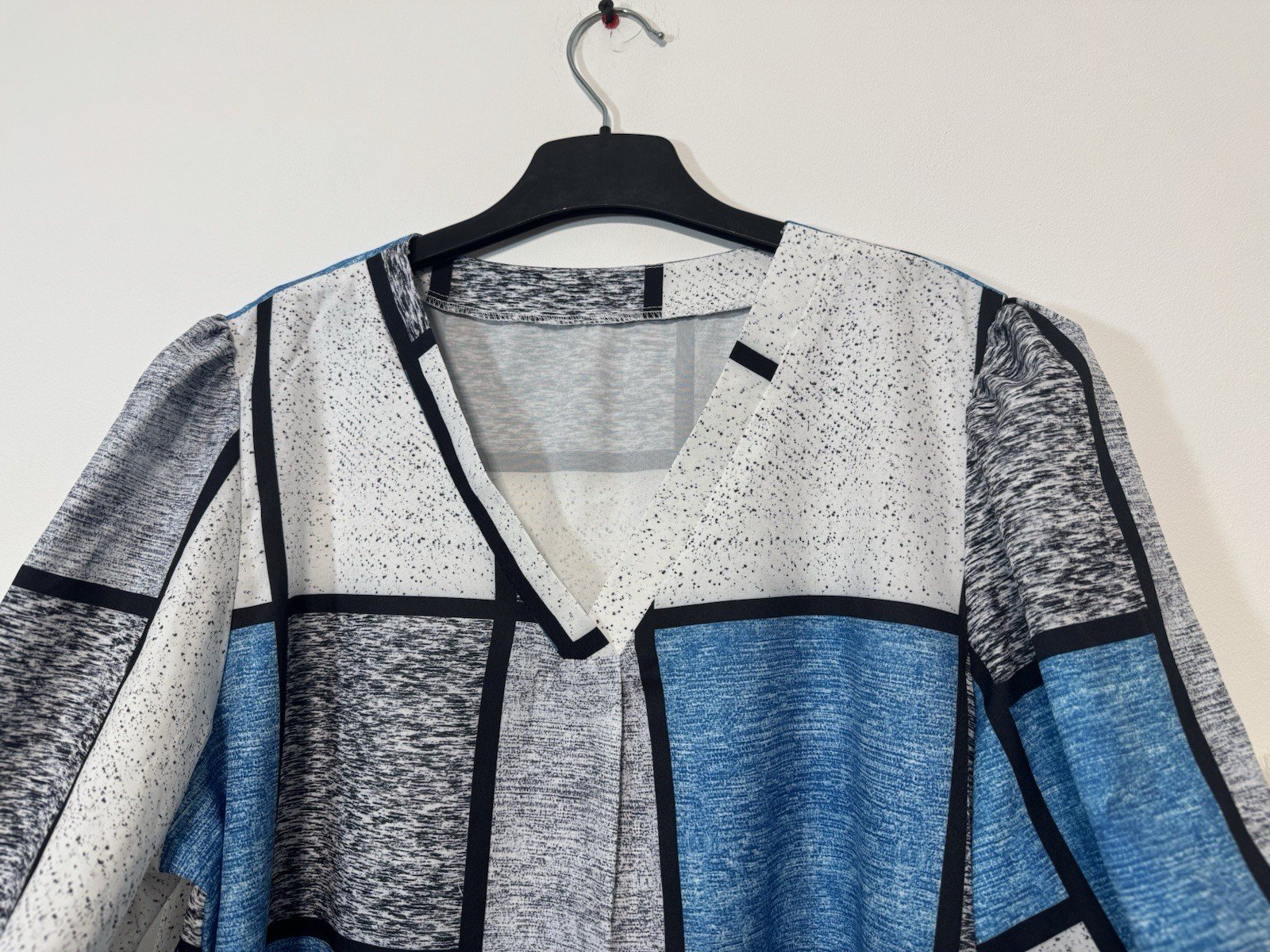 Geo Print V-Neck Balloon Sleeve Loose Fit Top Size L