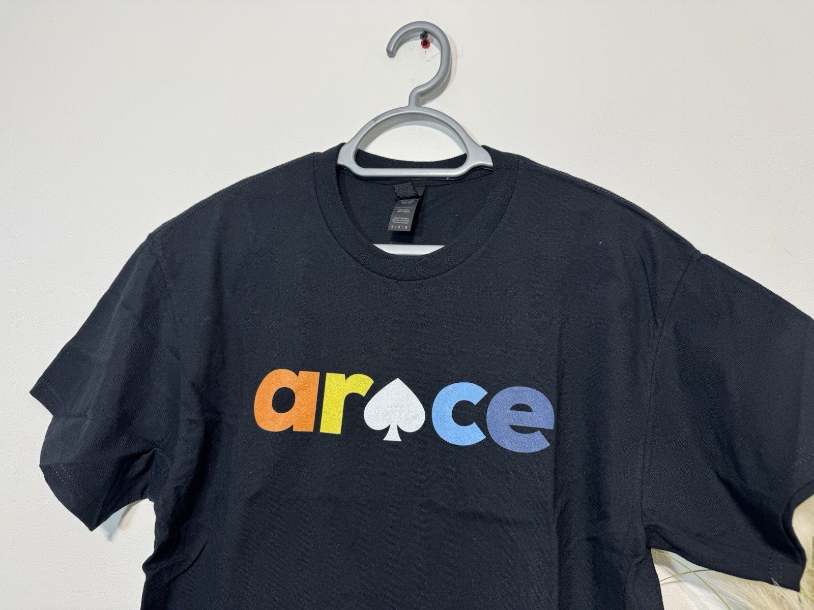 Gildan Thick Cotton Black Graphic Short Sleeve T-Shirt Size M