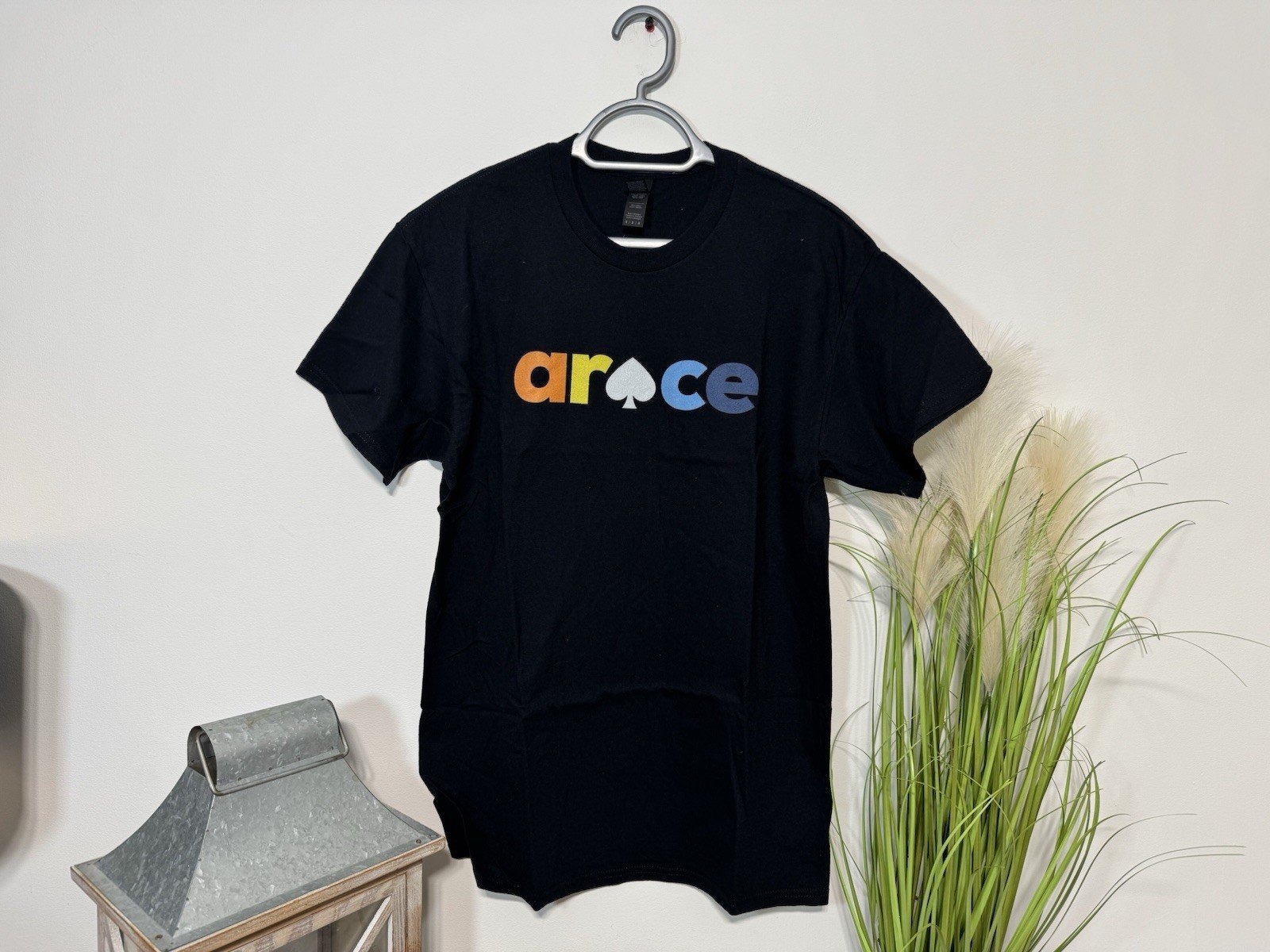 Gildan Thick Cotton Black Graphic Short Sleeve T-Shirt Size M