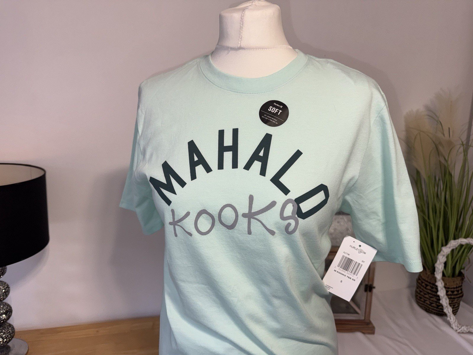 NEW. Hurley Mint Green T Shirt With Front Logo Short Sleeve Size S