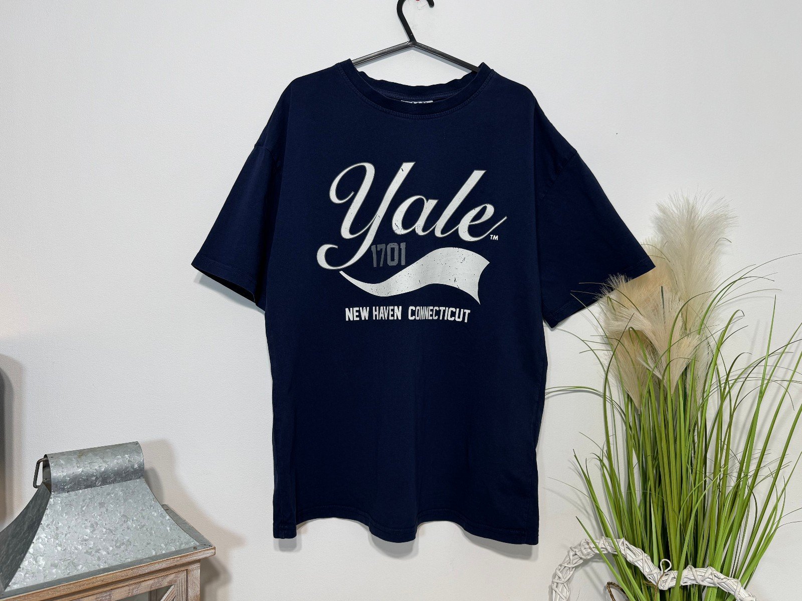 Yale University Navy Graphic T-Shirt Size M